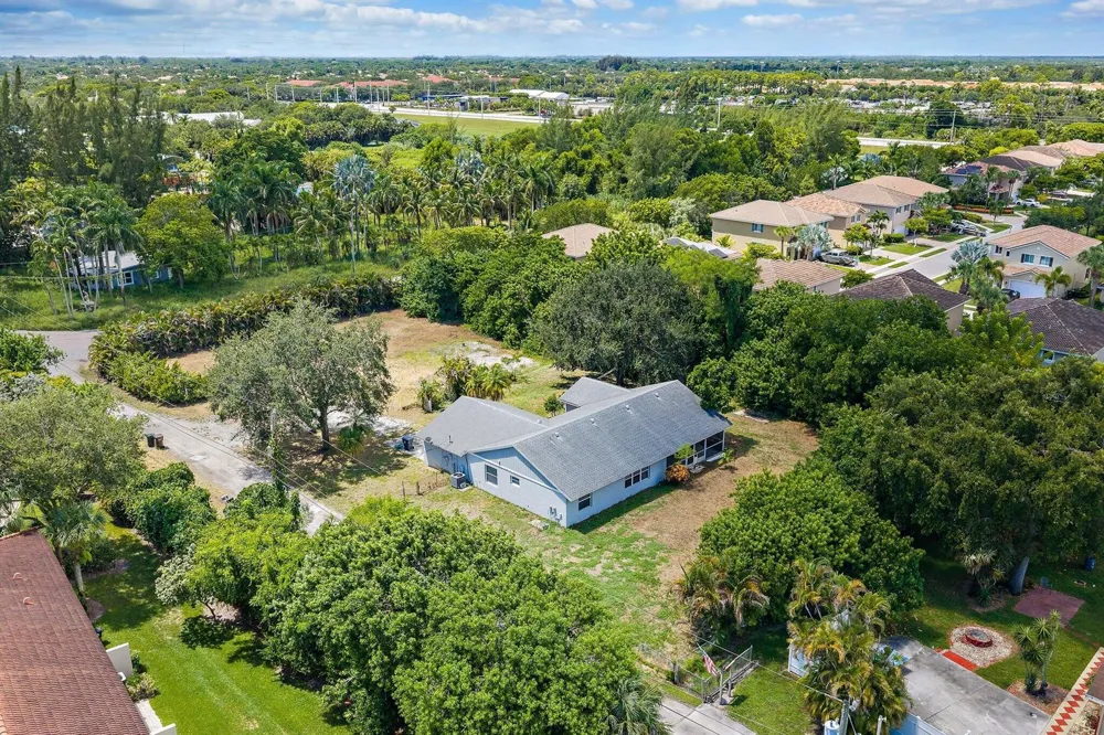 4833 Nash Trail Lake Worth, FL 33463