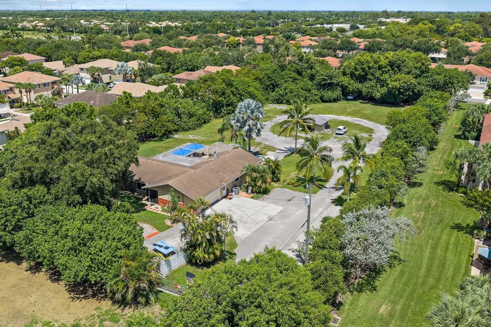5681 Desoto Road 