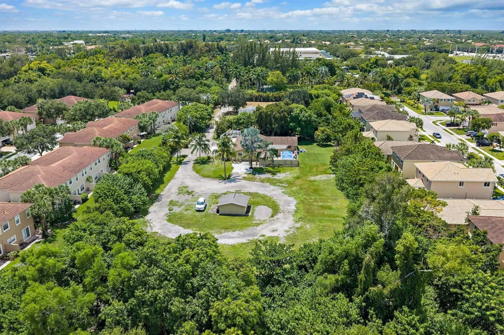 5681 Desoto Road 