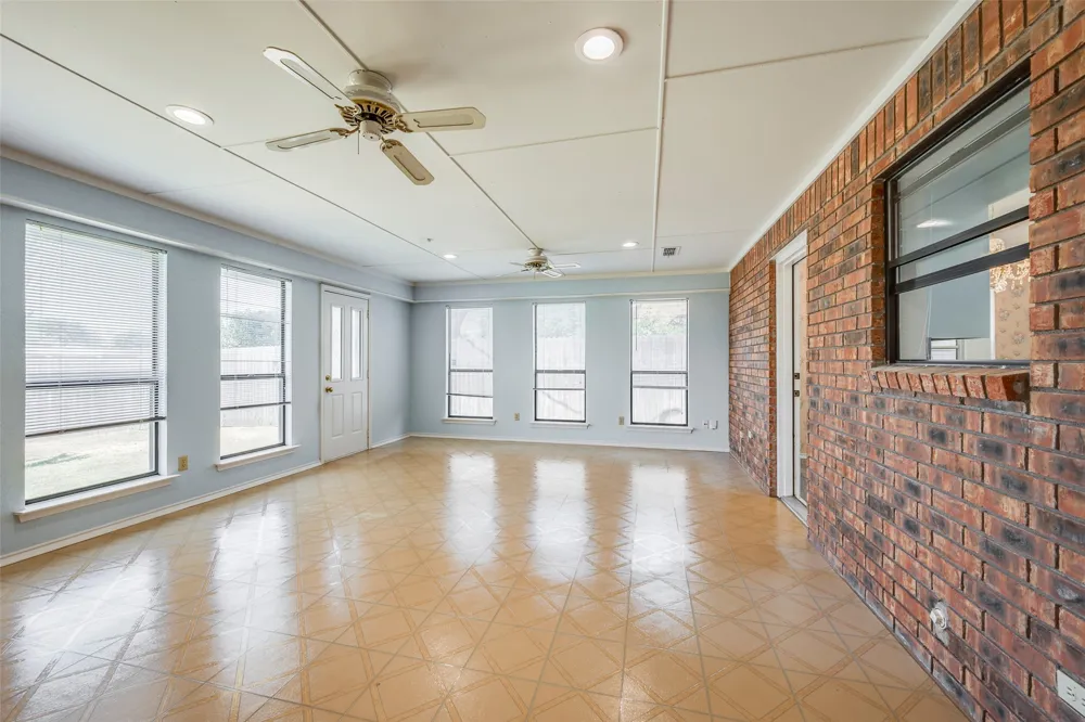 1925 Kings Canyon Circle Fort Worth, TX 76134