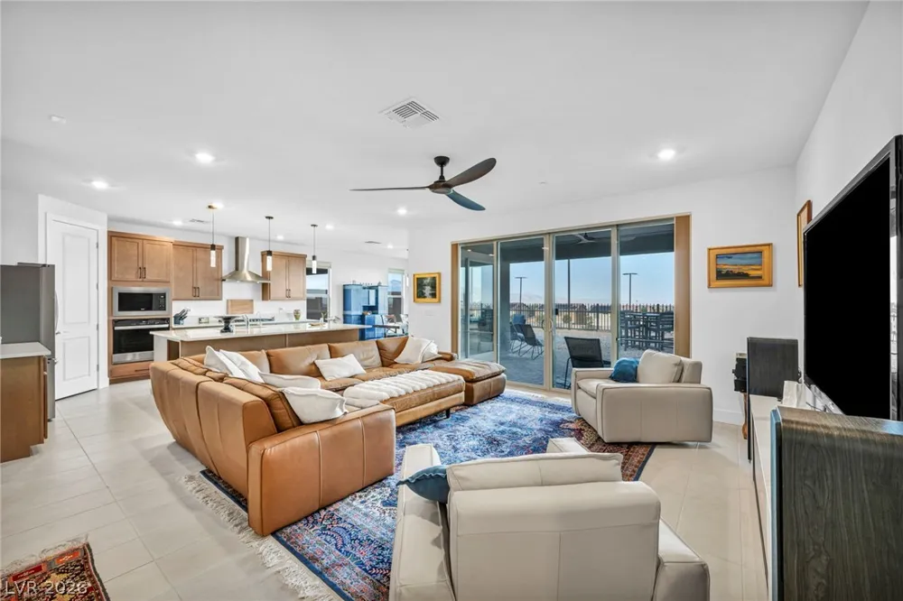6424 Belgrossa Bend Street Las Vegas, NV 89166