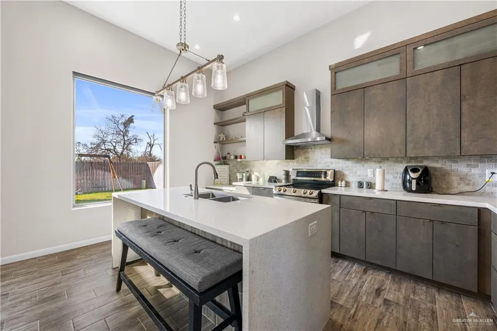 2610 E Bella Vista Avenue Alton, TX 78573