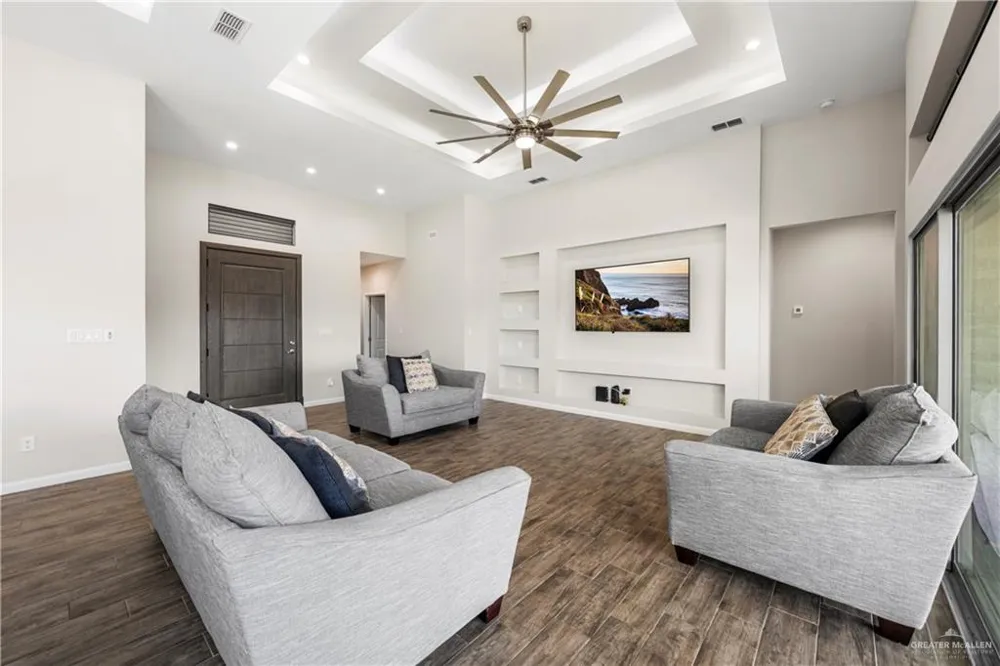 2610 E Bella Vista Avenue Alton, TX 78573