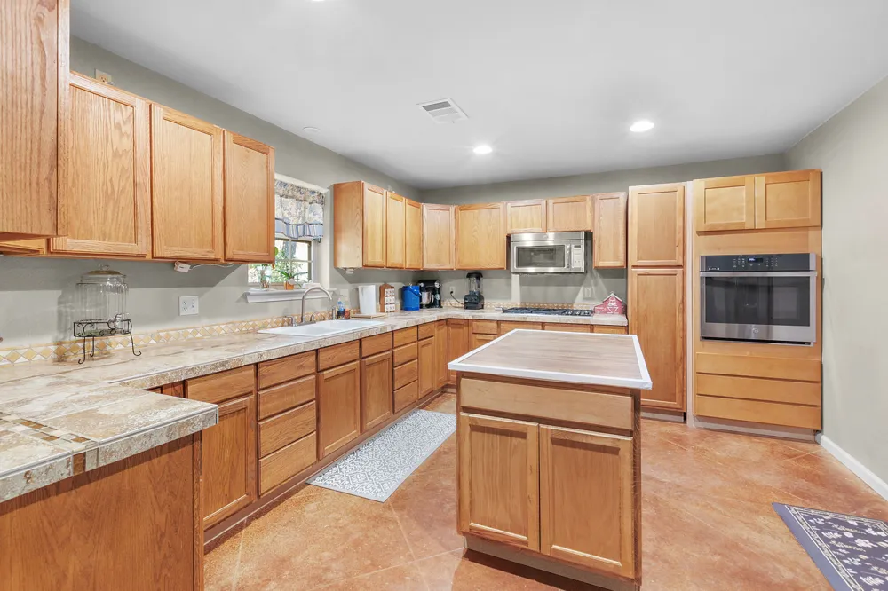 15525 Ranch Road 2241 Tow, TX 78672