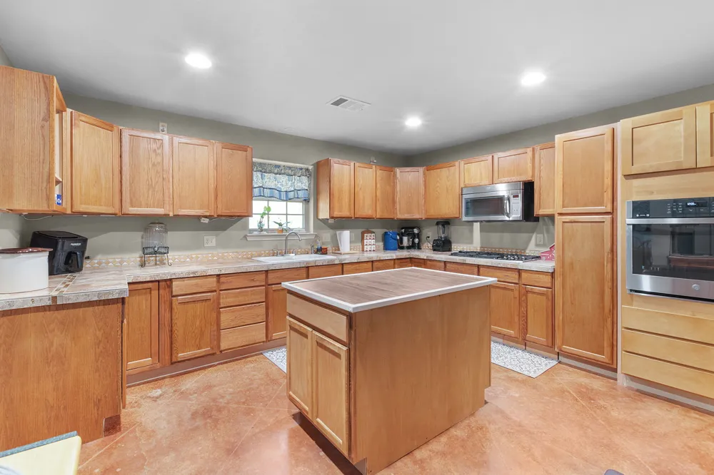 15525 Ranch Road 2241 Tow, TX 78672