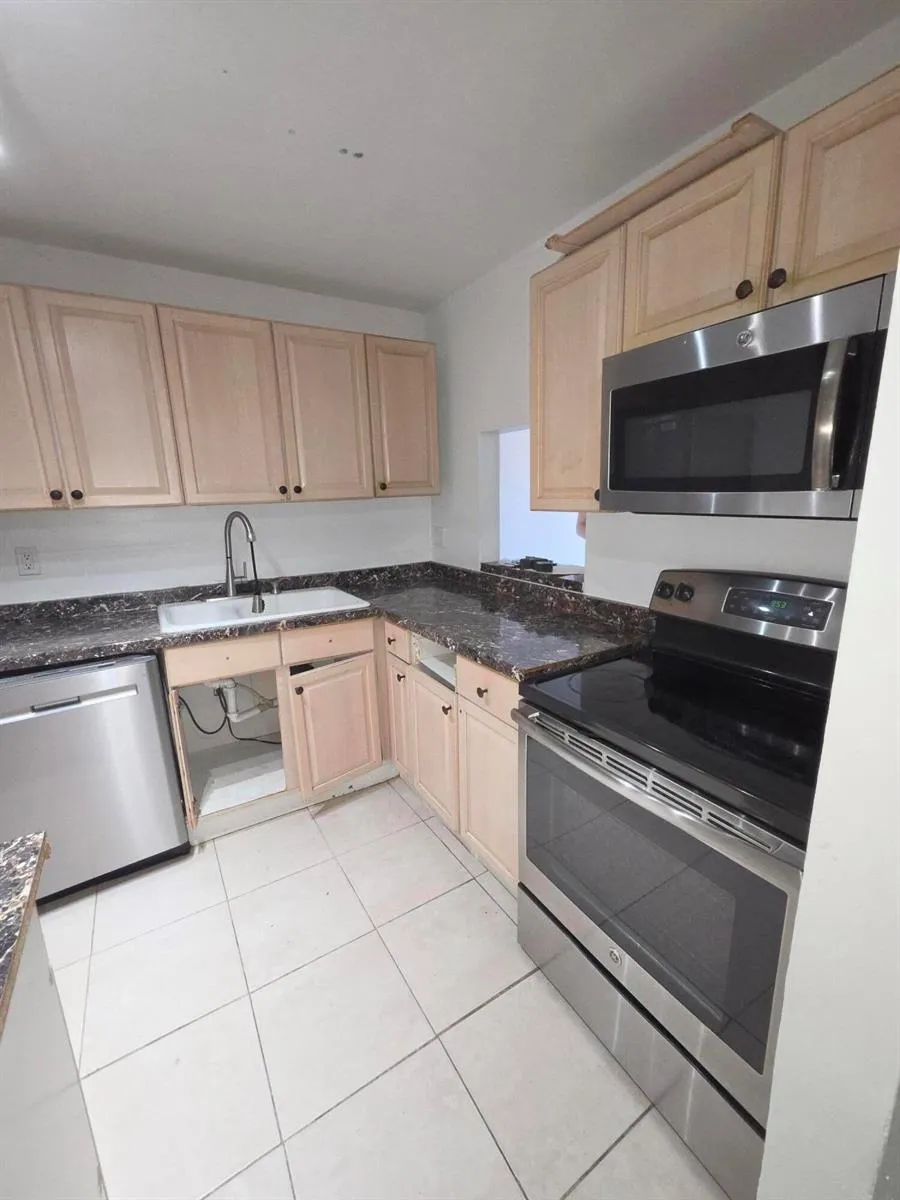 4324 NW 9TH AVENUE #7-1G Deerfield Beach, FL 33064
