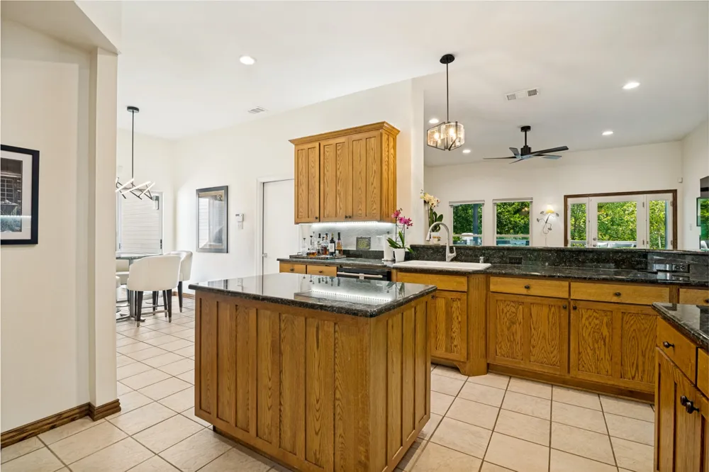 2202 Country Hollow Lane Garland, TX 75040