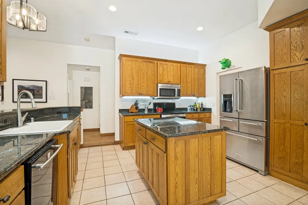 2202 Country Hollow Lane Garland, TX 75040
