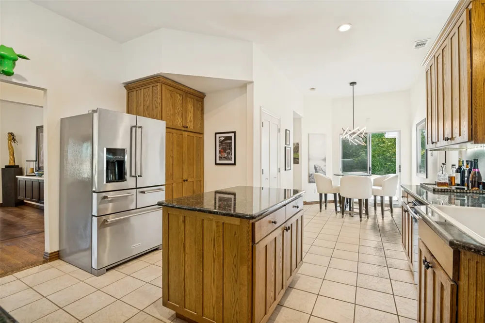 2202 Country Hollow Lane Garland, TX 75040