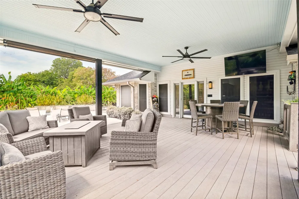 2202 Country Hollow Lane Garland, TX 75040