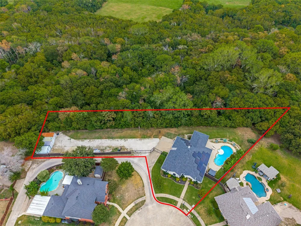 2202 Country Hollow Lane Garland, TX 75040