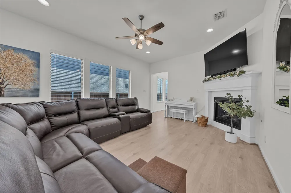 228 Palo Duro Bend Rhome, TX 76078