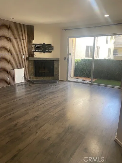20253 Keswick #211 Winnetka, CA 91306