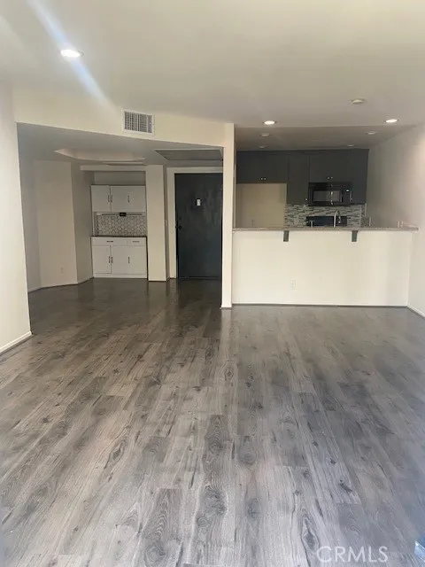 20253 Keswick #211 Winnetka, CA 91306