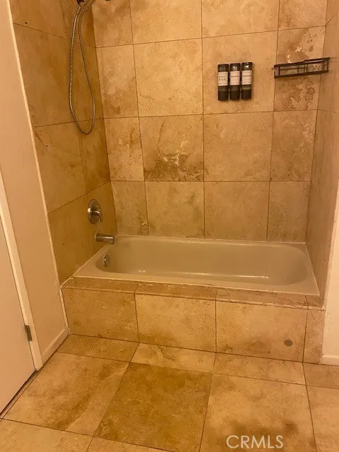 20253 Keswick #211 Winnetka, CA 91306