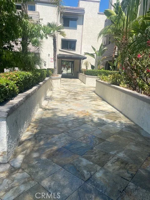 20253 Keswick #211 Winnetka, CA 91306