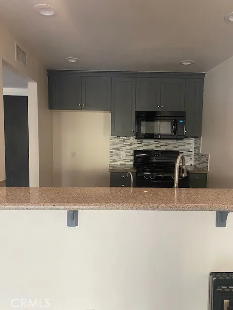 20253 Keswick #211 Winnetka, CA 91306