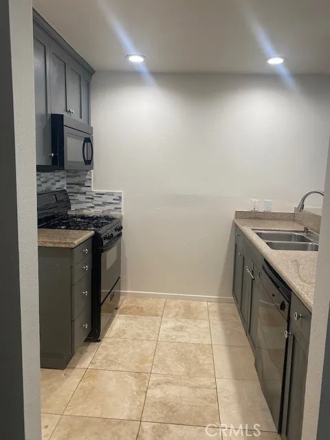 20253 Keswick #211 Winnetka, CA 91306