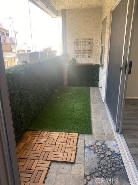 20253 Keswick #211 Winnetka, CA 91306
