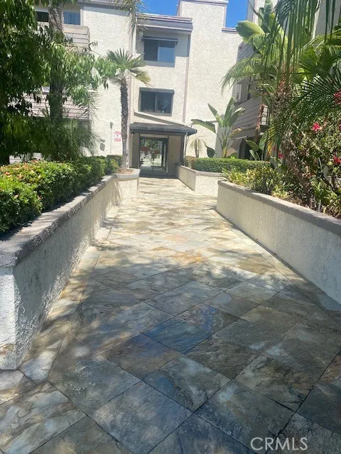 20253 Keswick #211 Winnetka, CA 91306