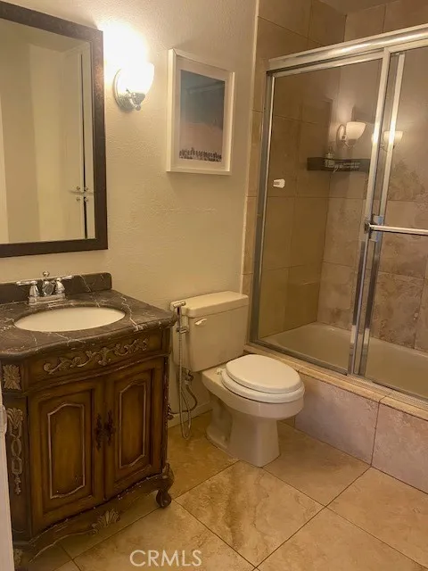 20253 Keswick #211 Winnetka, CA 91306