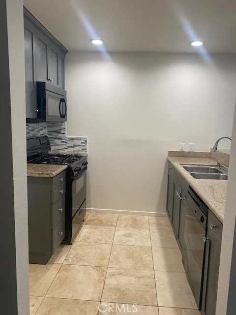20253 Keswick #211 Winnetka, CA 91306