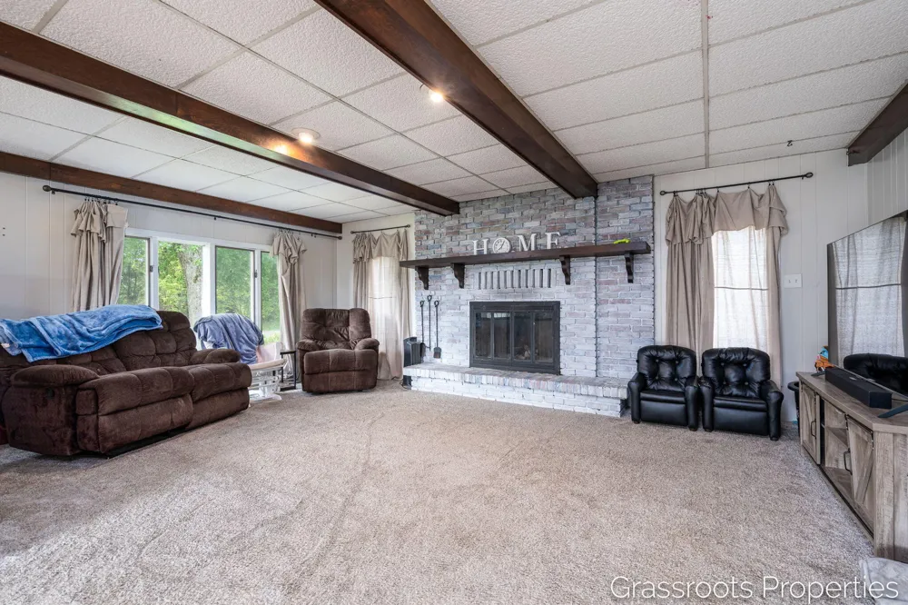 6196 W Sidney Road Sidney, MI 48885