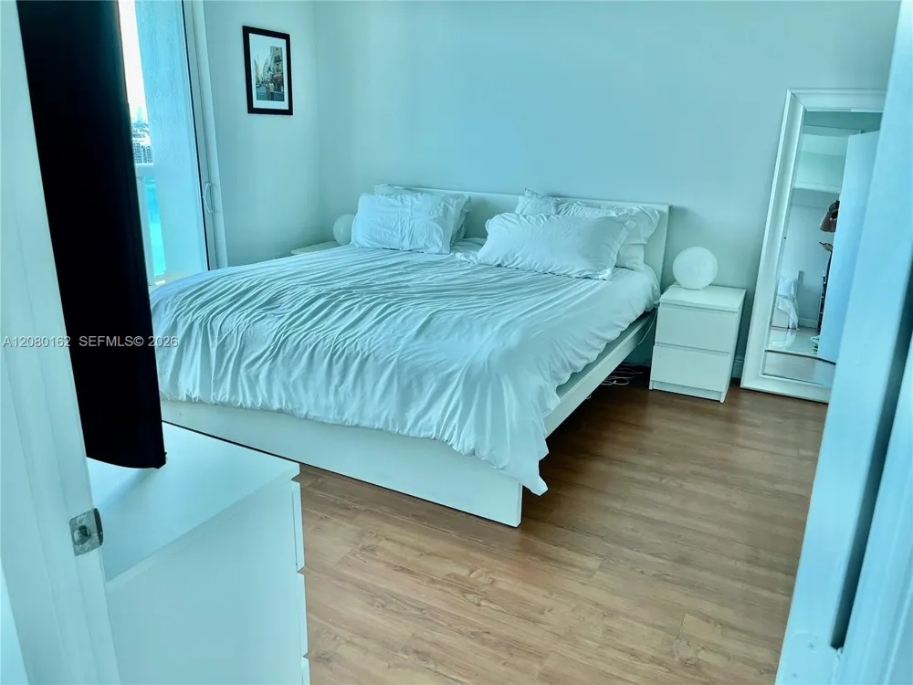 1800 Bayshore Dr #2507 Miami, FL 33132