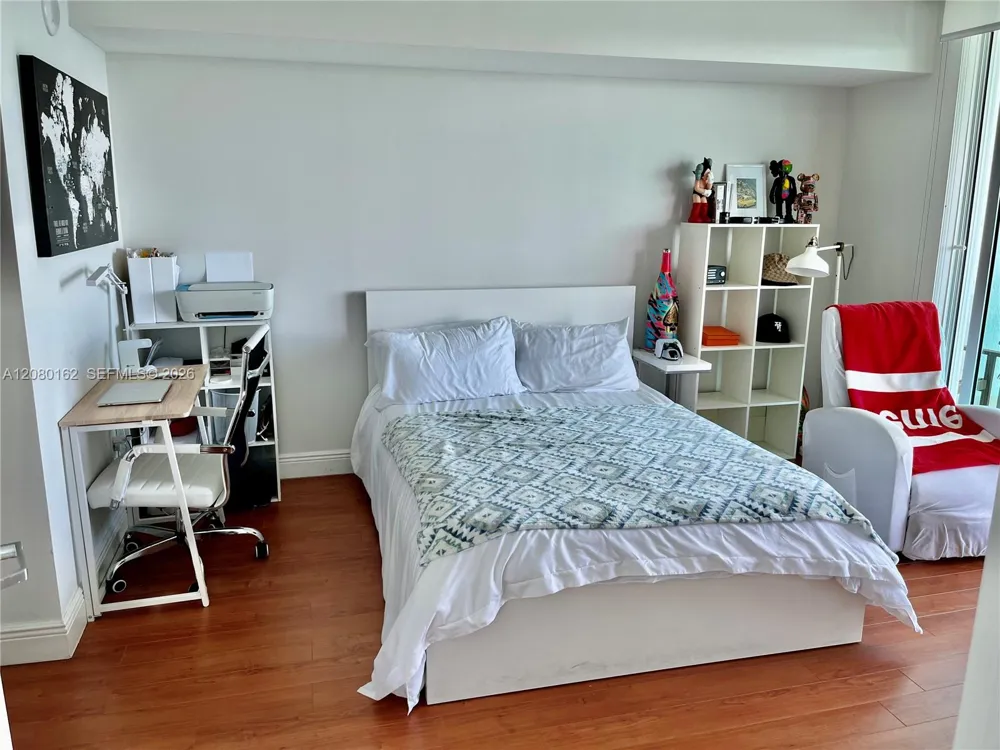 1800 Bayshore Dr #2507 Miami, FL 33132