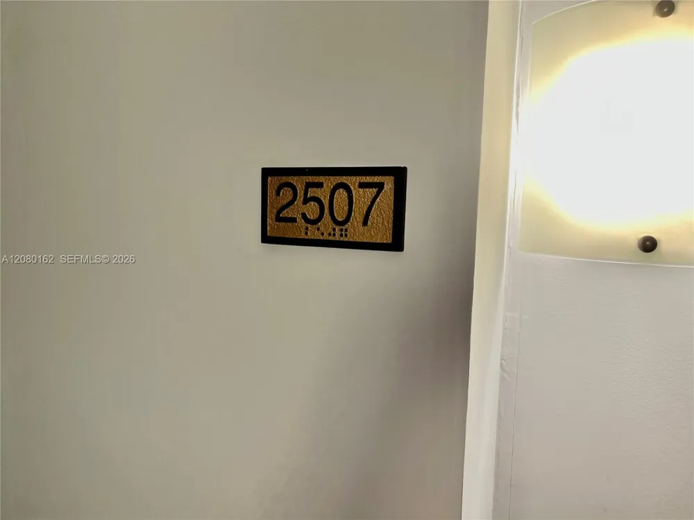 1800 Bayshore Dr #2507 Miami, FL 33132