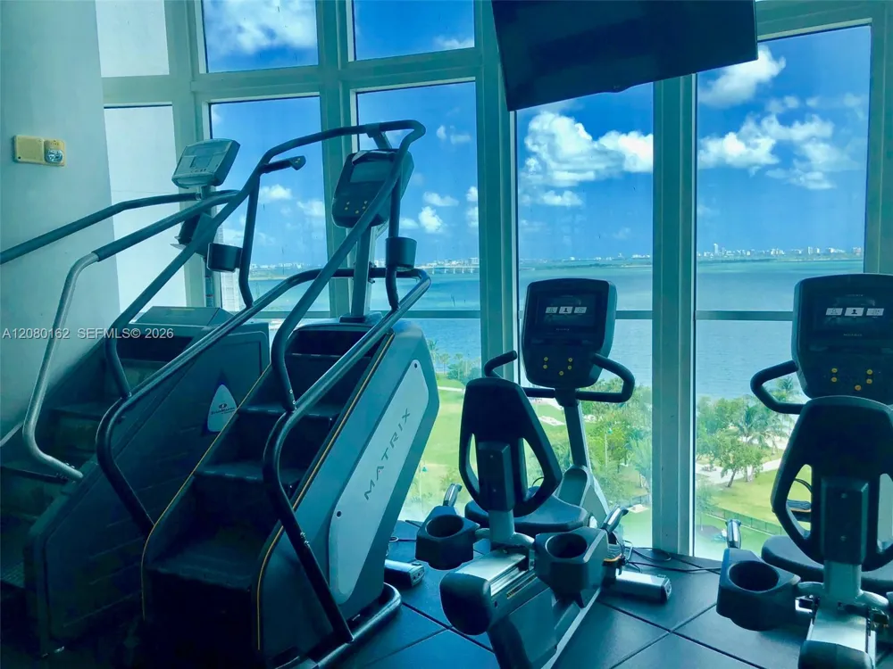1800 Bayshore Dr #2507 Miami, FL 33132