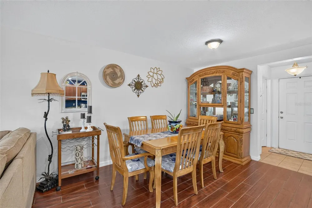 2919 ROYAL TUSCAN LANE Valrico, FL 33594