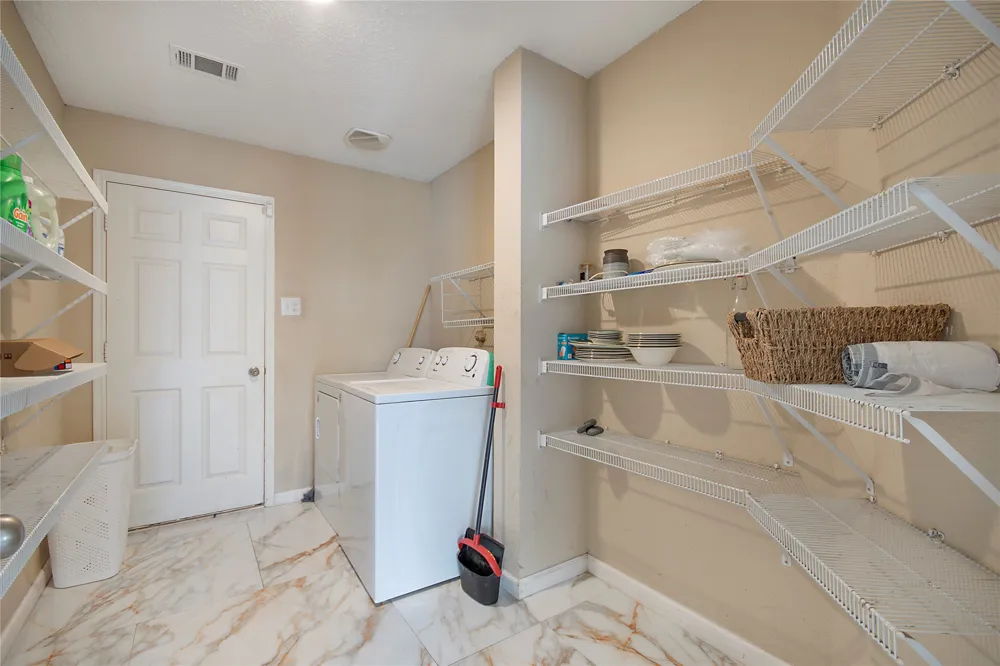 6659 Leaning Oaks Street Dallas, TX 75241