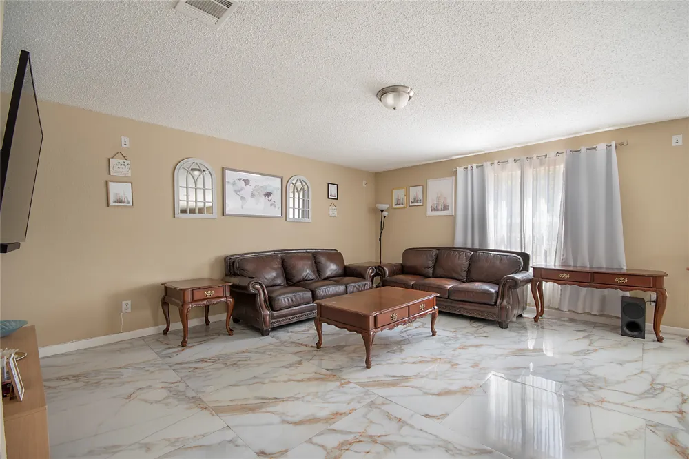 6659 Leaning Oaks Street Dallas, TX 75241