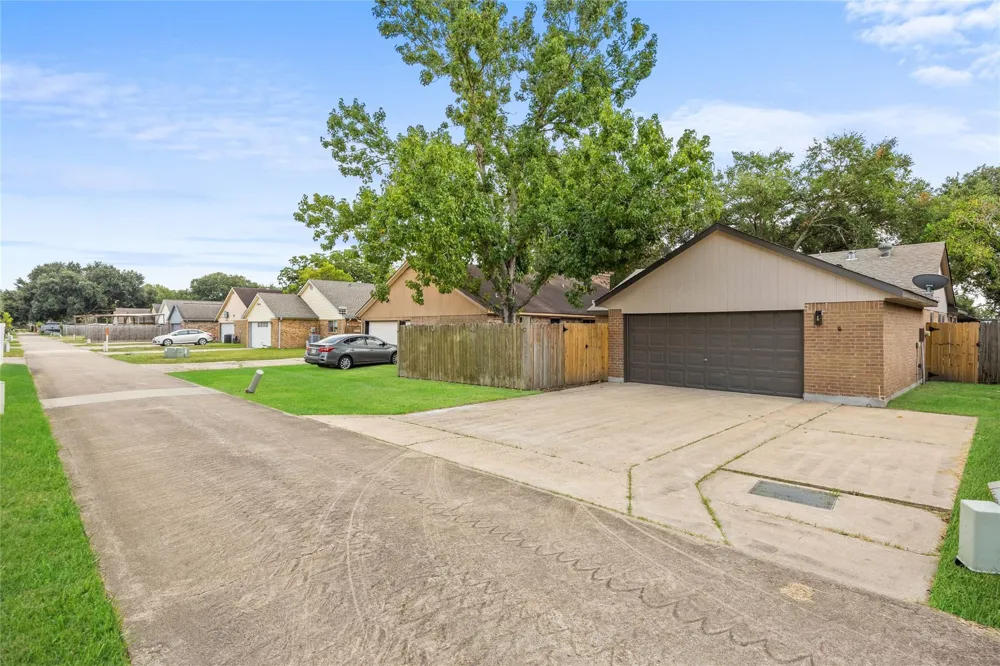 3305 Avenue R Rosenberg, TX 77471