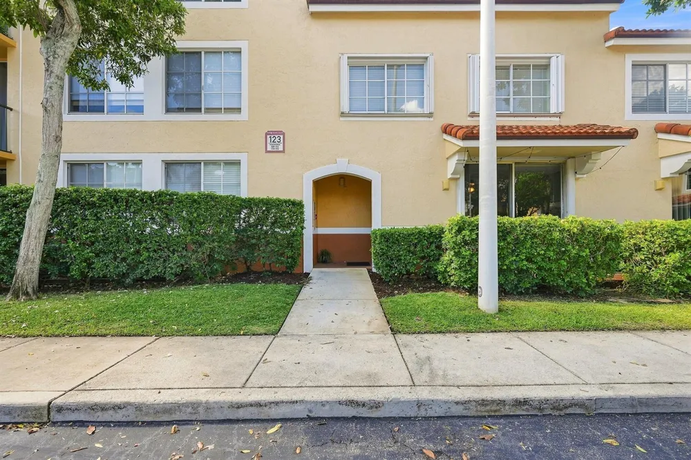 123 Yacht Club Way #109 Hypoluxo, FL 33462