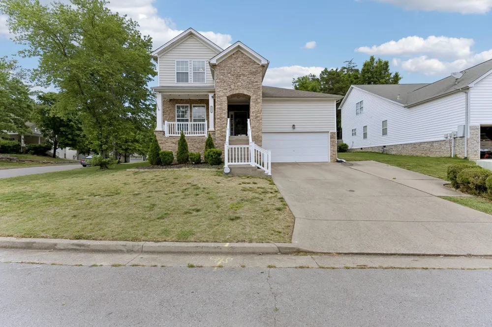 1961 Deep Woods Trl Nashville, TN 37214