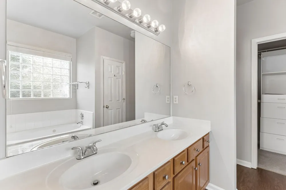 1961 Deep Woods Trl Nashville, TN 37214