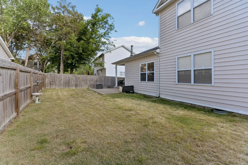 1961 Deep Woods Trl Nashville, TN 37214
