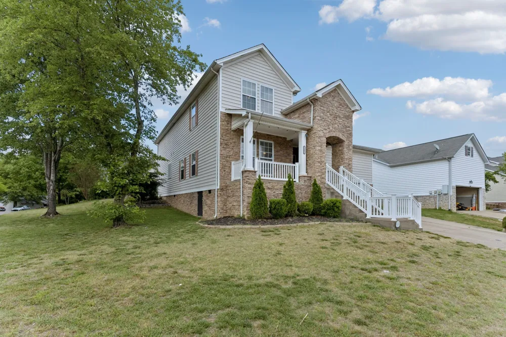1961 Deep Woods Trl Nashville, TN 37214