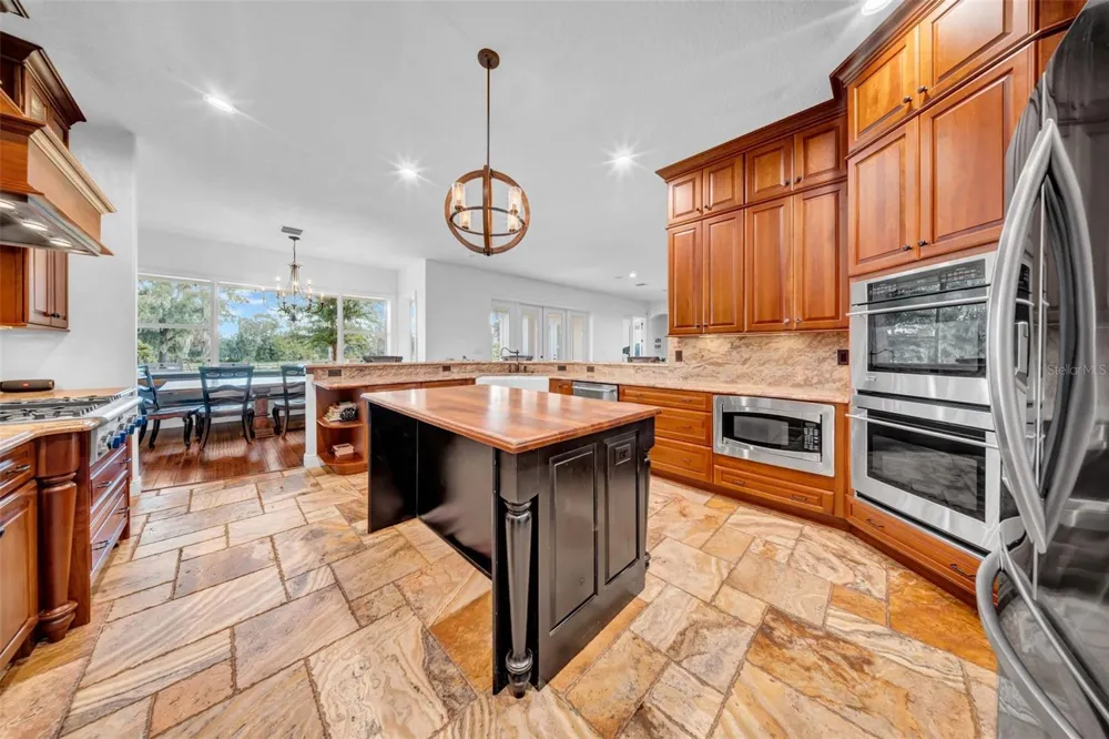 17930 DORMAN ROAD Lithia, FL 33547