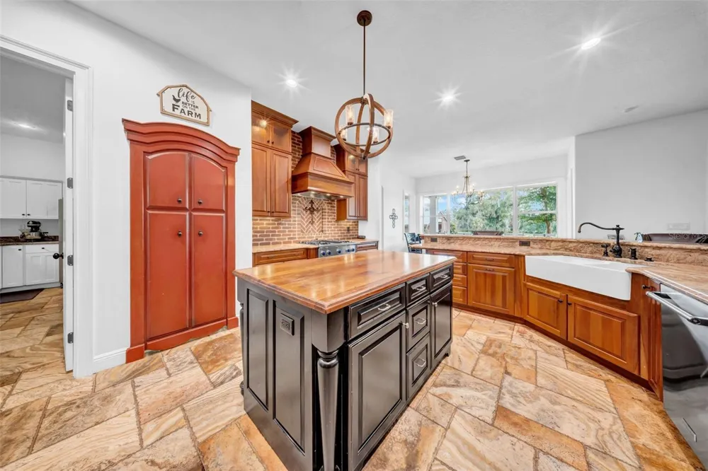 17930 DORMAN ROAD Lithia, FL 33547
