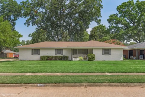 2401 Waverly Drive