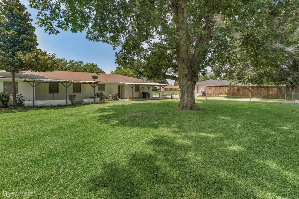 2401 Waverly Drive Bossier City, LA 71111