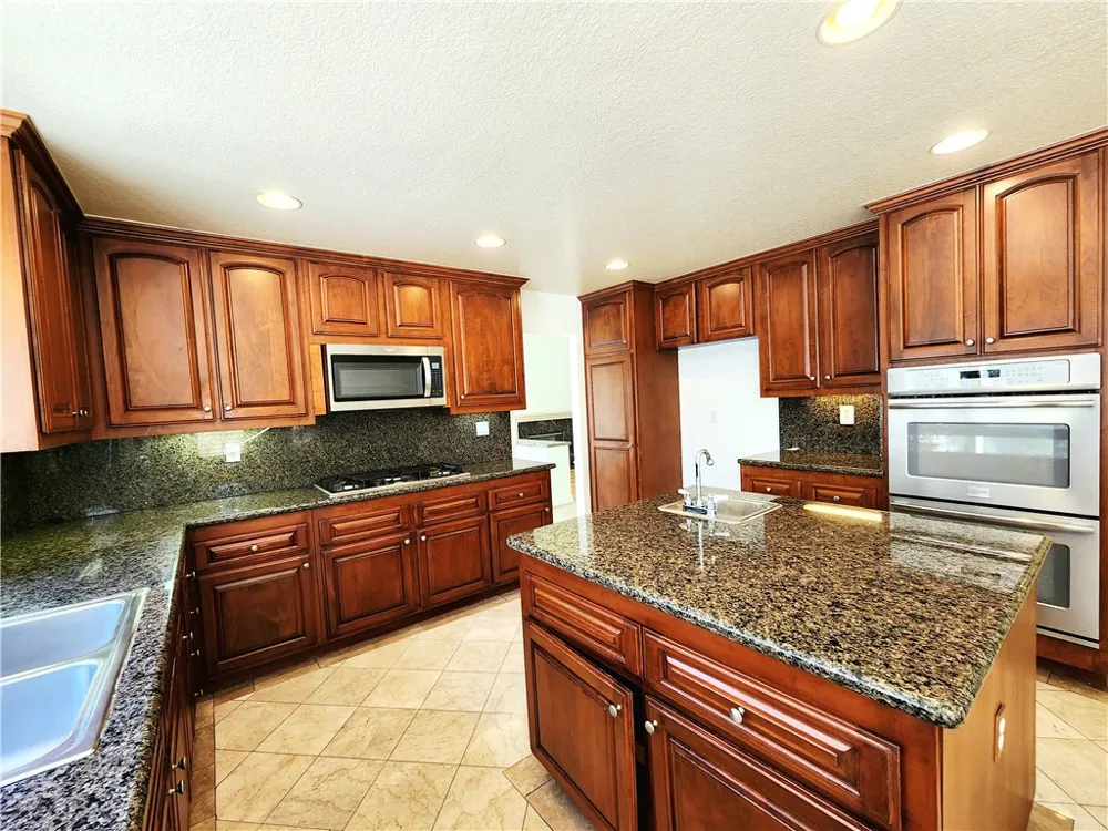 227 Calle Concordia San Dimas, CA 91773