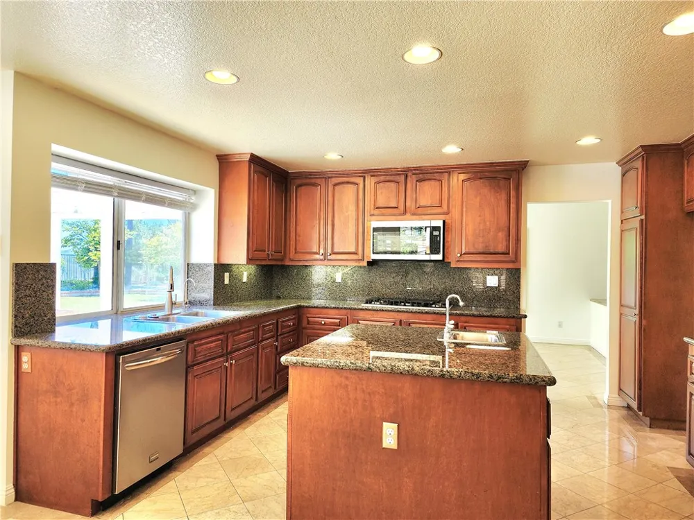 227 Calle Concordia San Dimas, CA 91773