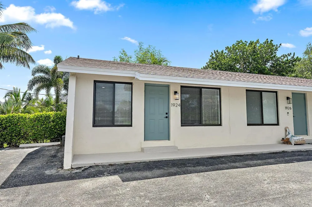 1924 Service Road North Palm Beach, FL 33408