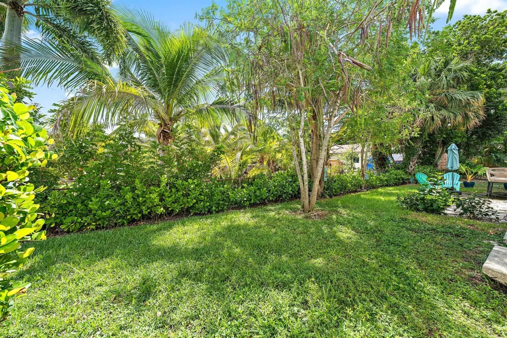1924 Service Road North Palm Beach, FL 33408