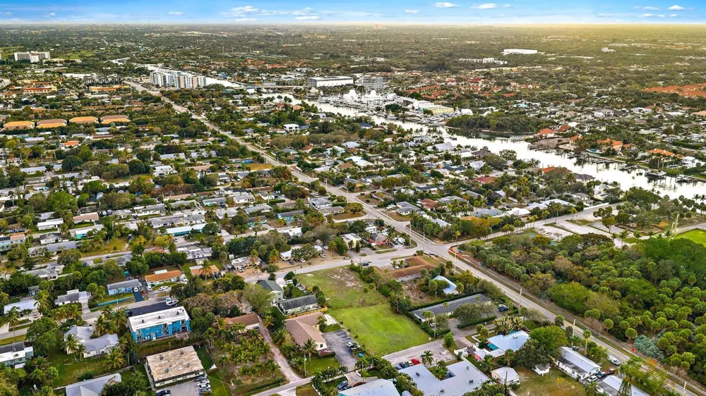 1924 Service Road North Palm Beach, FL 33408