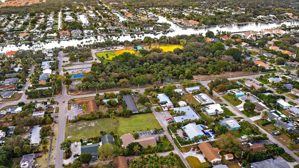 1924 Service Road North Palm Beach, FL 33408